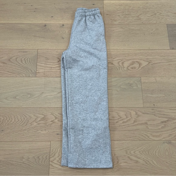 ALO Yoga Accolade Set Quarter Zip and Sweatpants Light Gray Unisex - Picture 10 of 16